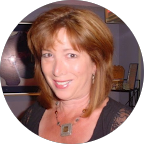 Leslie M headshot